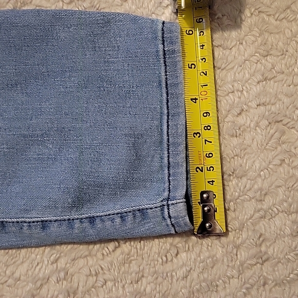 GUESS~ Crop Mid Jeans, 30 - Picture 7 of 8